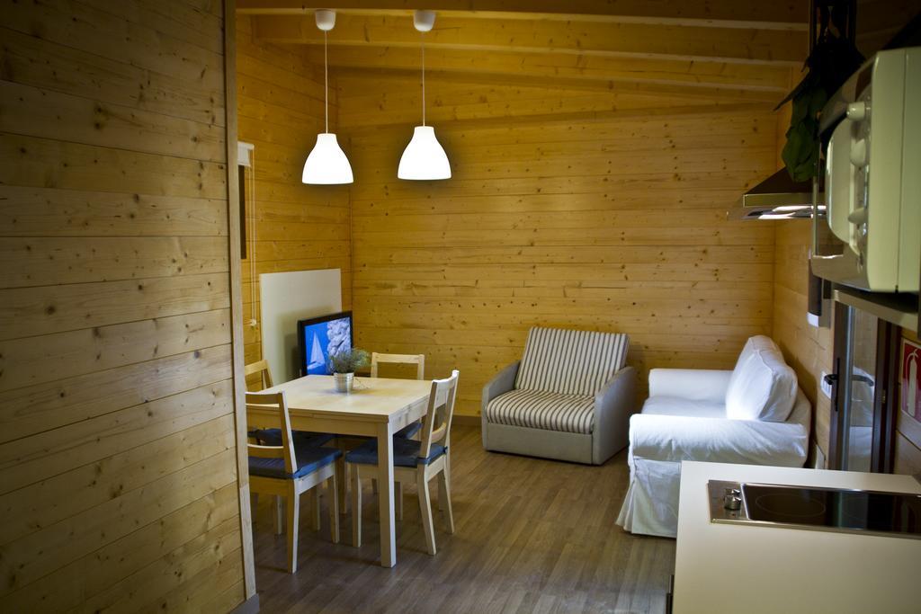 Apartamentos El Bosquet Sant Cugat del Vallès Rum bild