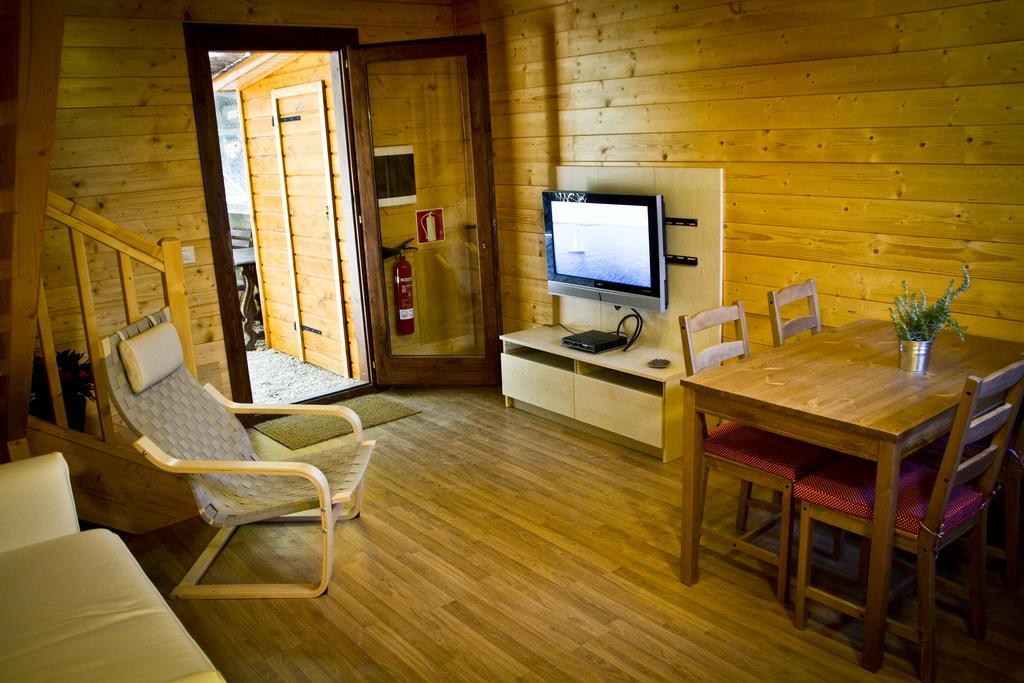 Apartamentos El Bosquet Sant Cugat del Vallès Rum bild